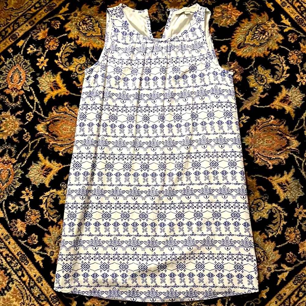 Loft. Size XSP. Royal blue details on white. back button at top is missing.